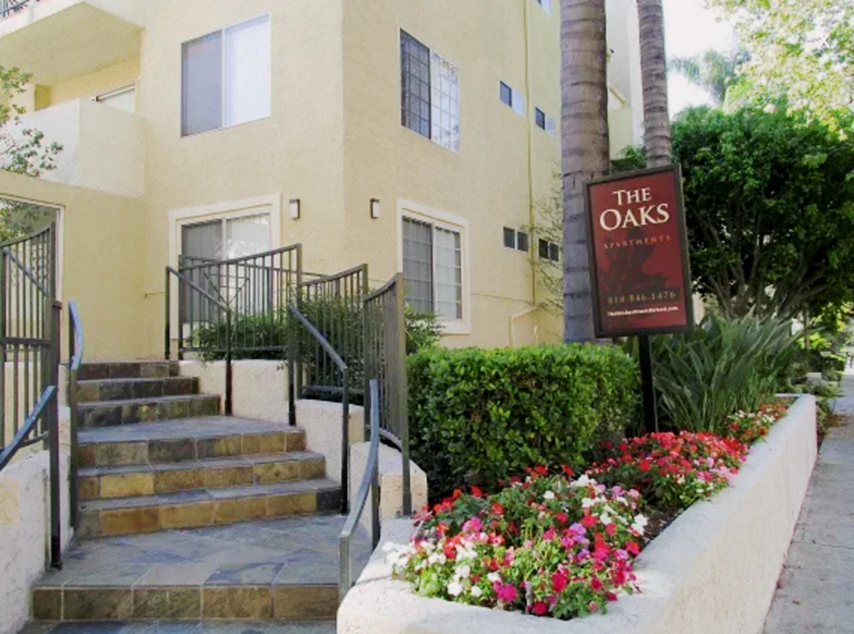 330 N Screenland Dr - chỗ ở sinh viên tại Burbank