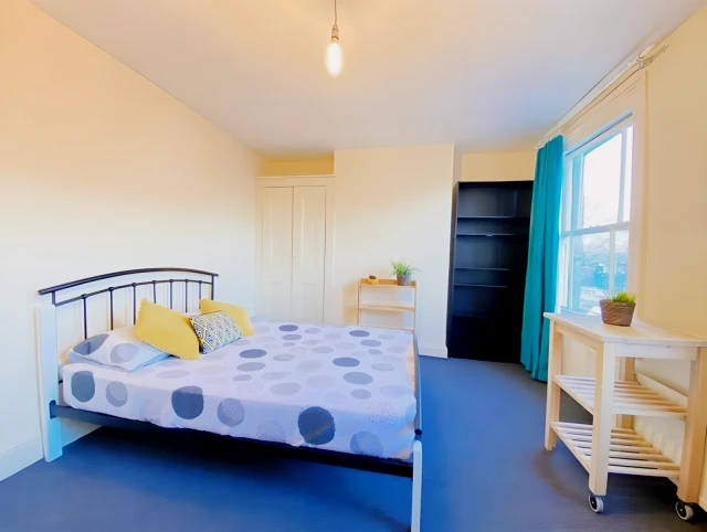 Amersham Grove 25048# 1