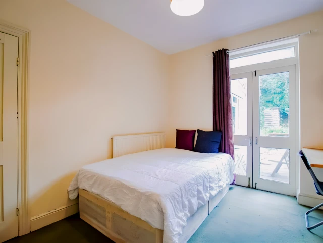 Amersham Grove 25039# 2