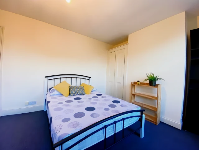 Amersham Grove 25048# 2