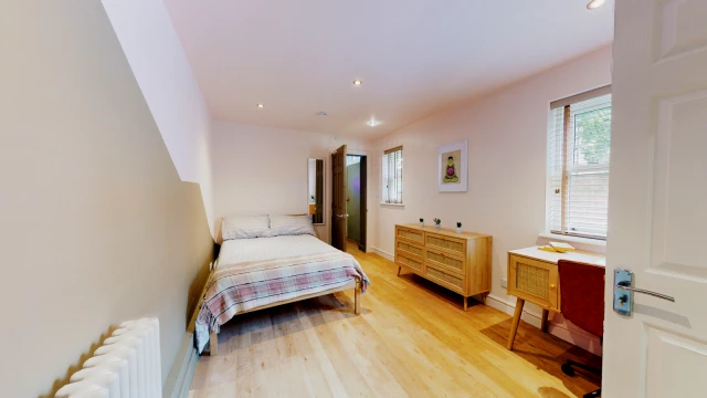 Park Street, LE11 2EG 1