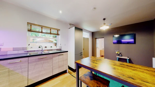 Park Street, LE11 2EG 4