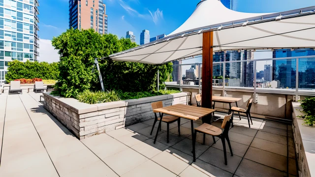 455 W 37th St 1
