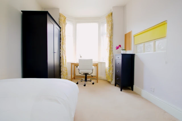 Room 4, Nottingham, NG7 1HE 1