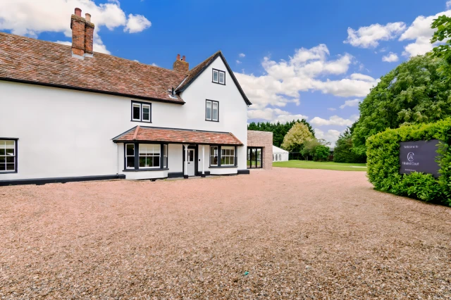 The Manor at Minstrel Court 1