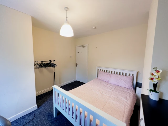 161 Charter Avenue 4