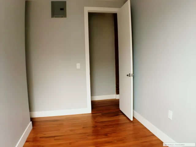 4240 Broadway 4