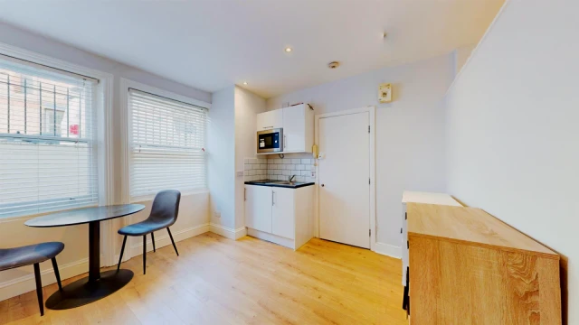 Stanwick Road, West Kensington 2