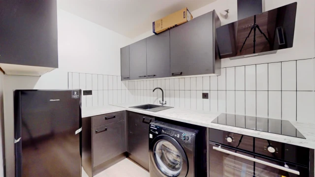 West Cromwell Road, Earls Court 2