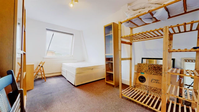Nevern Square, Earls Court 4
