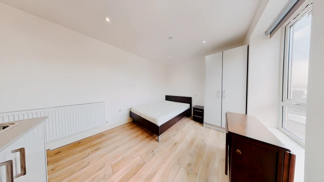 Kilburn High Road 26876# 4