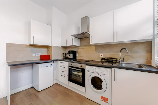 Warwick Road 26957# 2