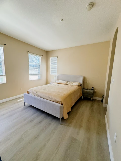 尔湾2b2.5b condo 带2车位车库和drive way 4