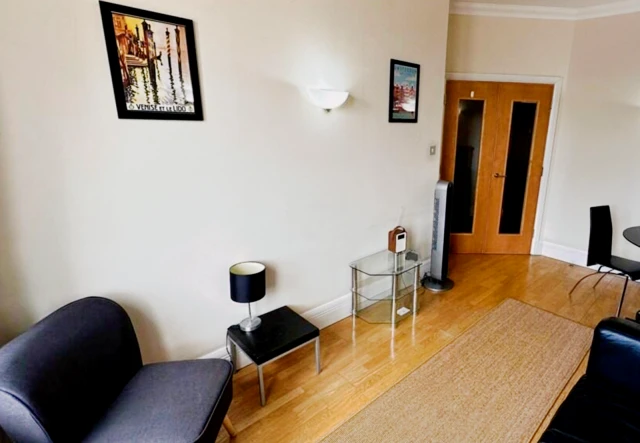 LH-Whitehouse Apartments 4