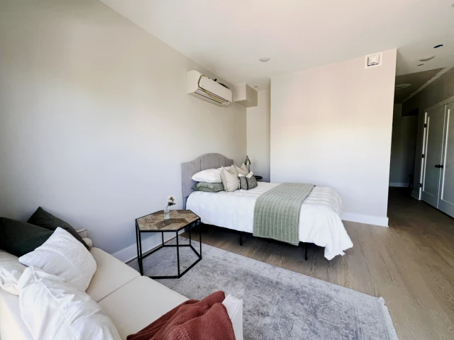 872 Broadway