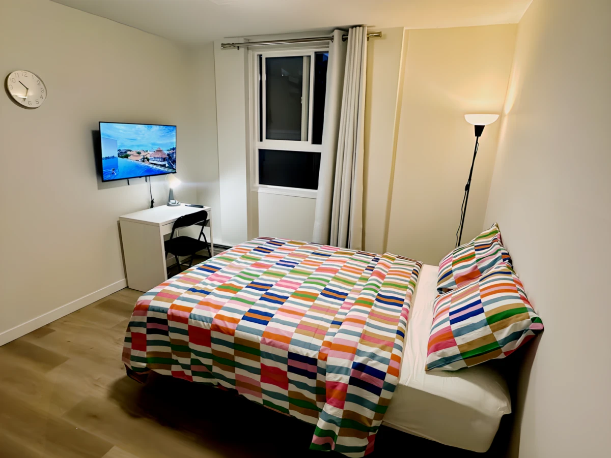 Sky Residence - 15 Avenue SW & 12 Street SW - Calgary student accommodation - Deluxe Room