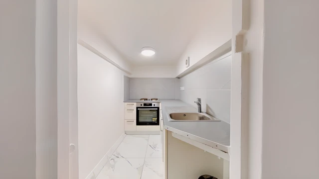 West Cromwell Road 27698# 3