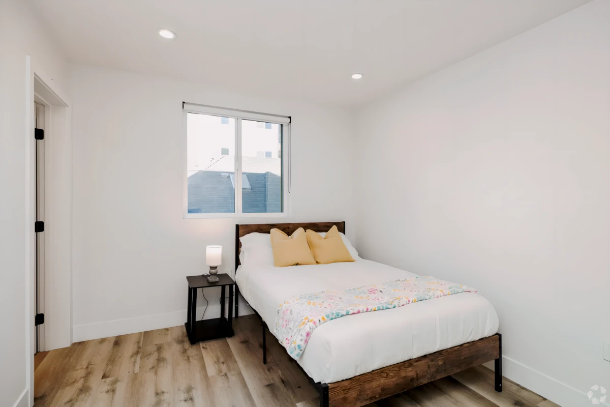 3430 1/2 Walton Ave 0