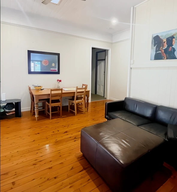 164 Gladstone Rd