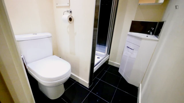 Very comfy studio near Gladstone Park 4