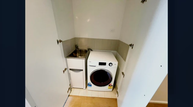 883 Collins Street - Melbourne student accommodation - 2 bed 2 bath furnished