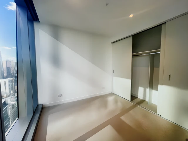 648 Lonsdale Street 4