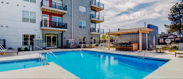 Steel House - Columbus student accommodation - Swimming pool
