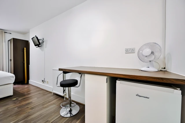 Knaresborough Place, Earls Court 1