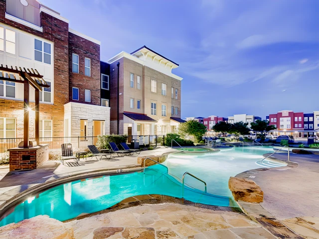 U Club Townhomes at Overton Park 3