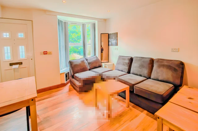 Entire Place·6B2B···9 Rose Cottage, Hubert Road 1