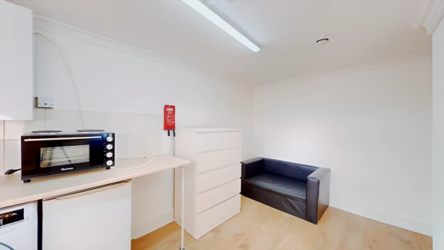 West Cromwell Road 29246# 1