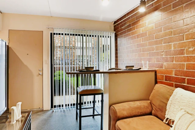 405 E WHITE ST, CHAMPAIGN, IL 2