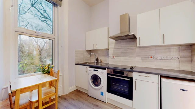 Warwick Road, London 1