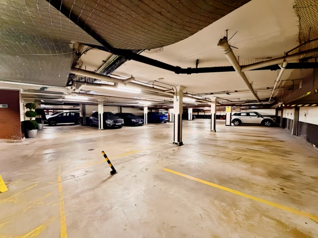 Week Street 29629# 1