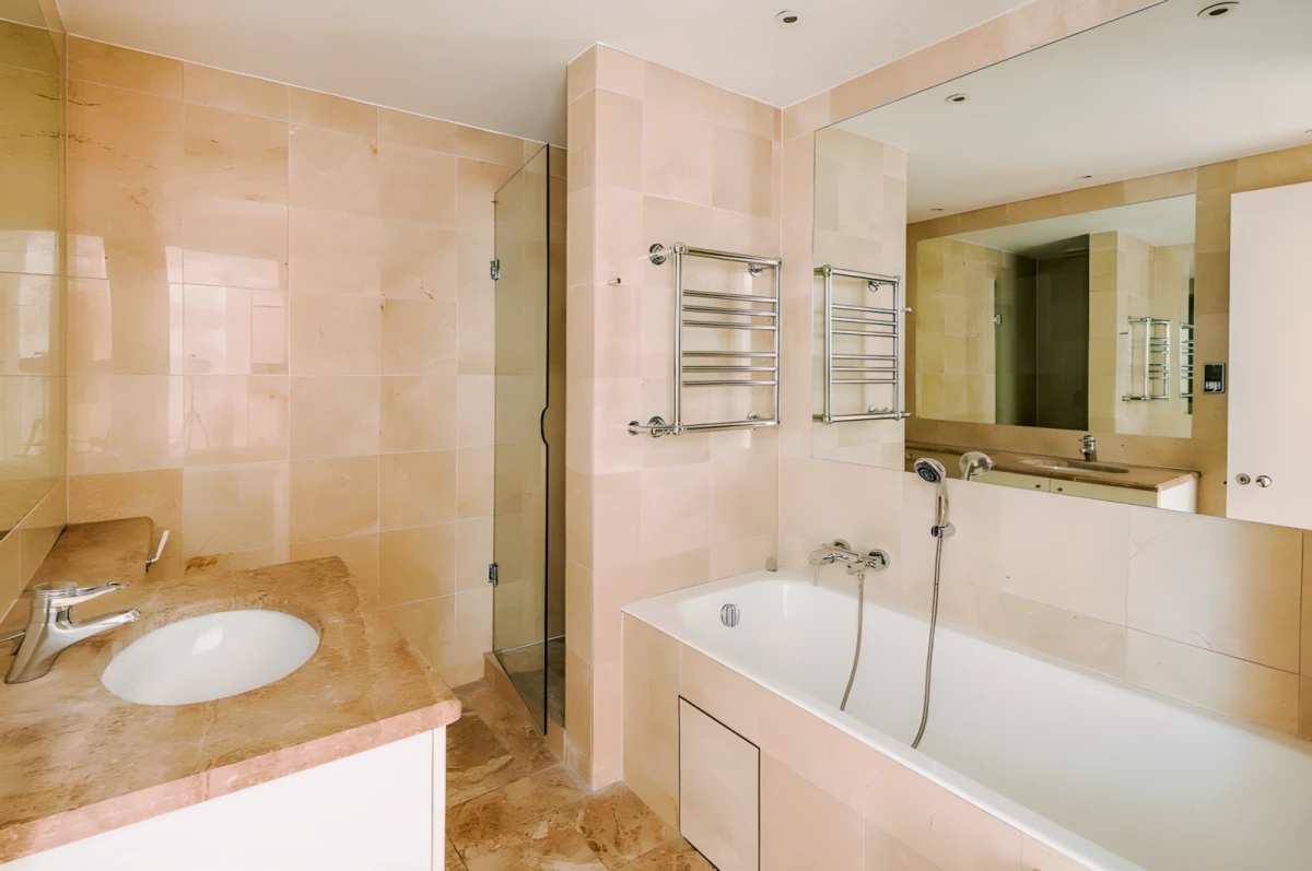 LH-Westferry Circus 0