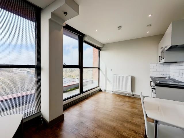 Week Street 29631# 4