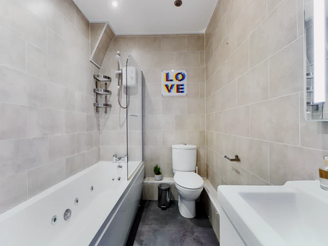 131 Edinburgh Road 1