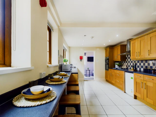 258 West Parade 3