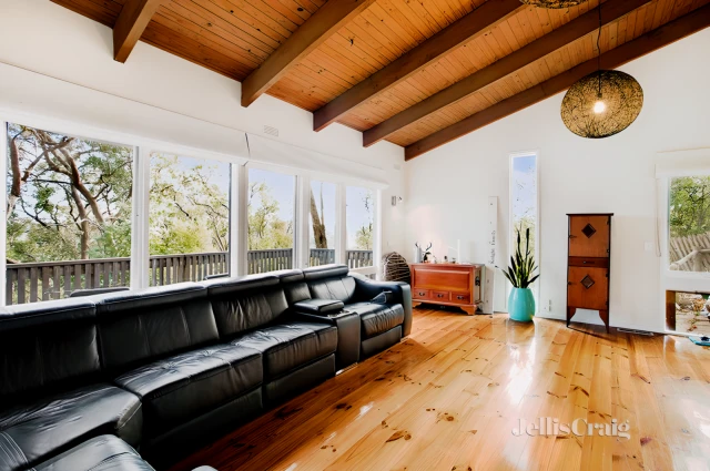 20 Taylor Road, Hurstbridge 2