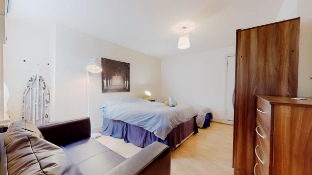 Saint Pauls Avenue 13356# 2