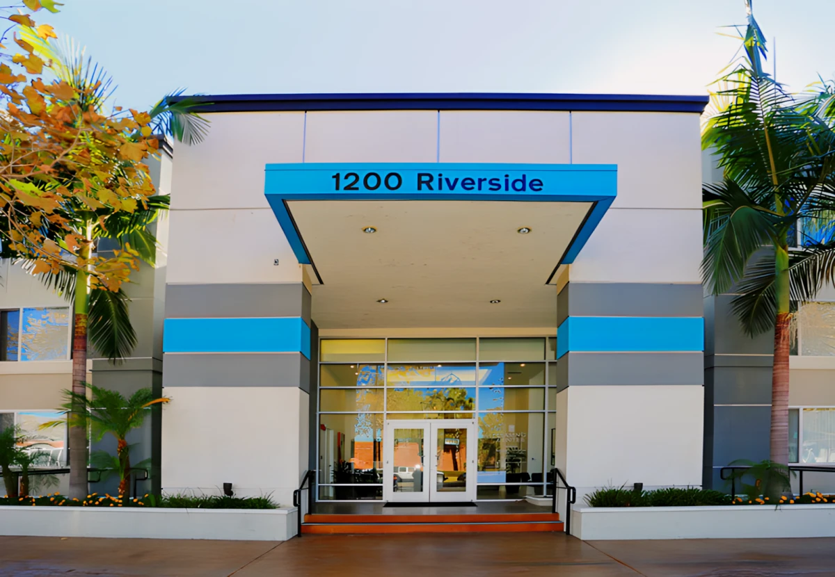 1200 Riverside 0