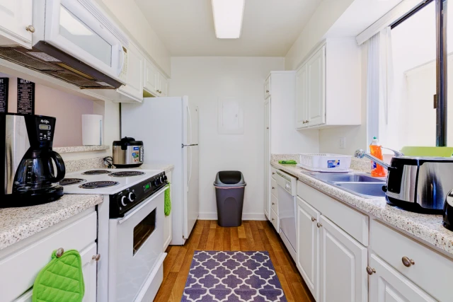 3701 Parkview Ln (Furnished) 2
