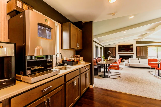 Carriage Hill East Apartments and Townhomes 3