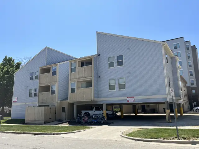 207 S Fifth, Champaign, IL 61820 3