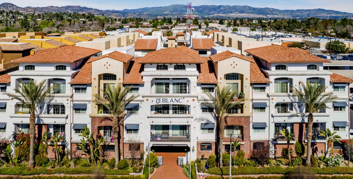 Le Blanc Apartments 0