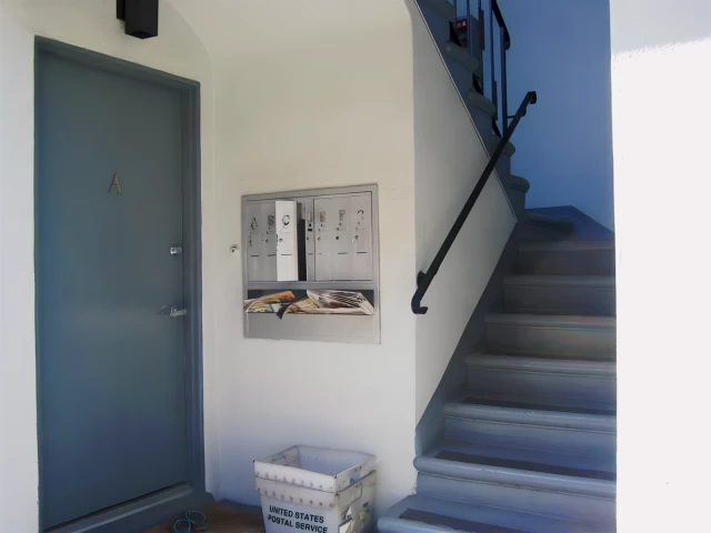 Lido Apartments - 141 N Hamilton Dr 2