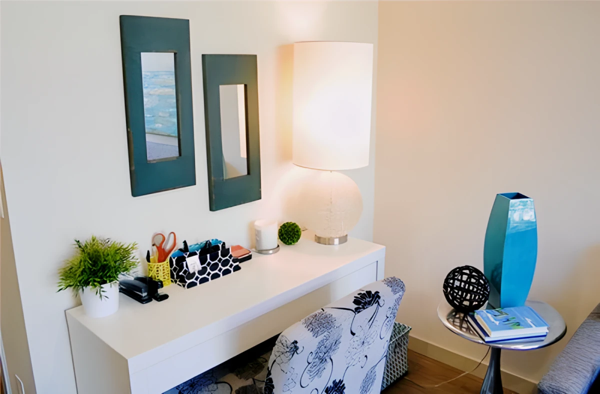 1113 E John Apartment 0