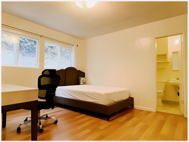 1913 Overland Ave 2