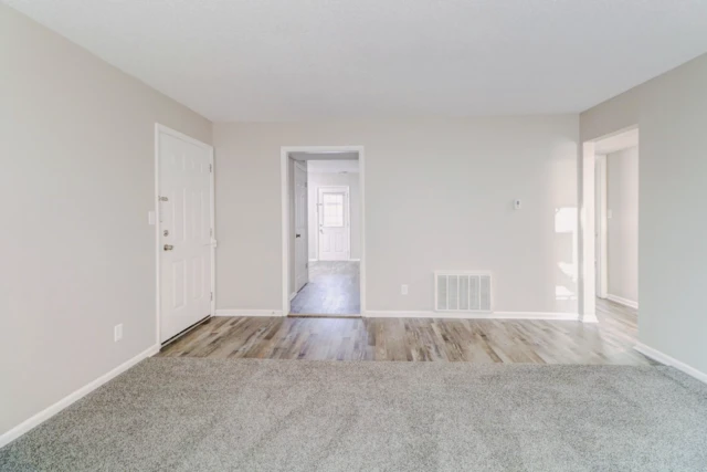 1529 Lincolnshire Dr., #10, Champaign, IL 61821 4