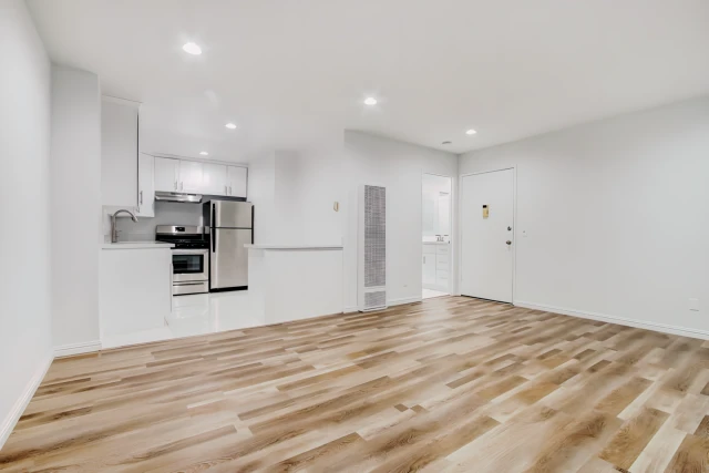 Country Club Apartments 1